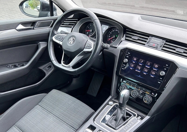 Volkswagen Passat cena 95900 przebieg: 77833, rok produkcji 2019 z Bogatynia małe 781